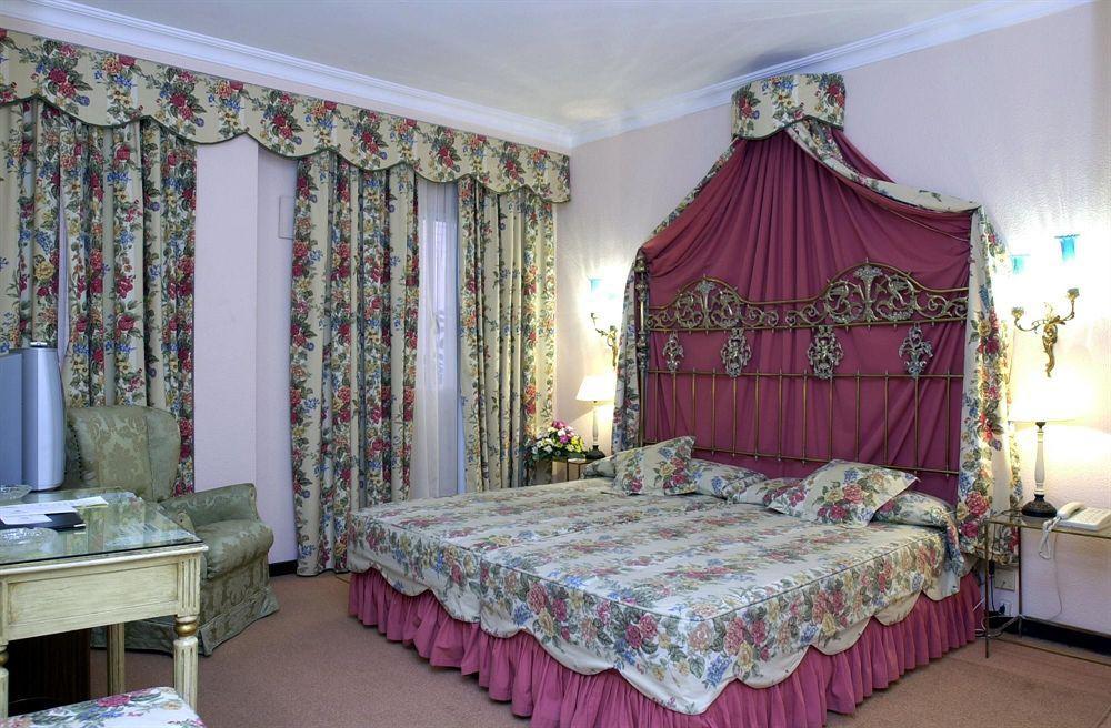 Hotel Dona Maria Seville Bilik gambar