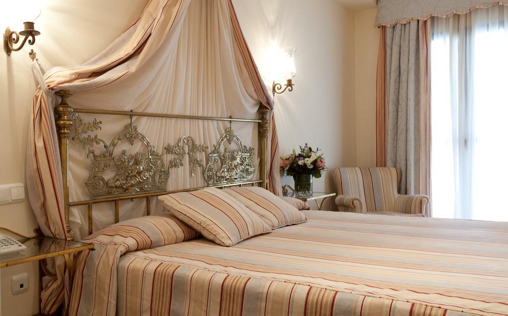 Hotel Dona Maria Seville Luaran gambar
